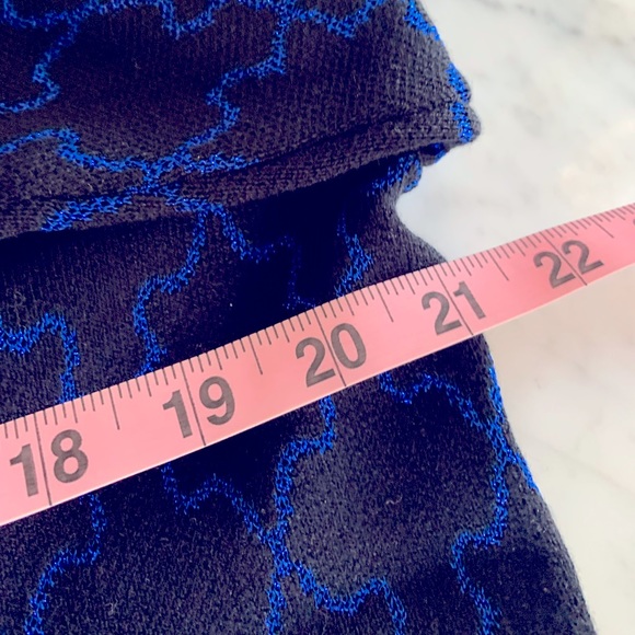 Tristan 2 piece knit cardigan and skirt suit with metallic floral print size L - Picture 9 of 16